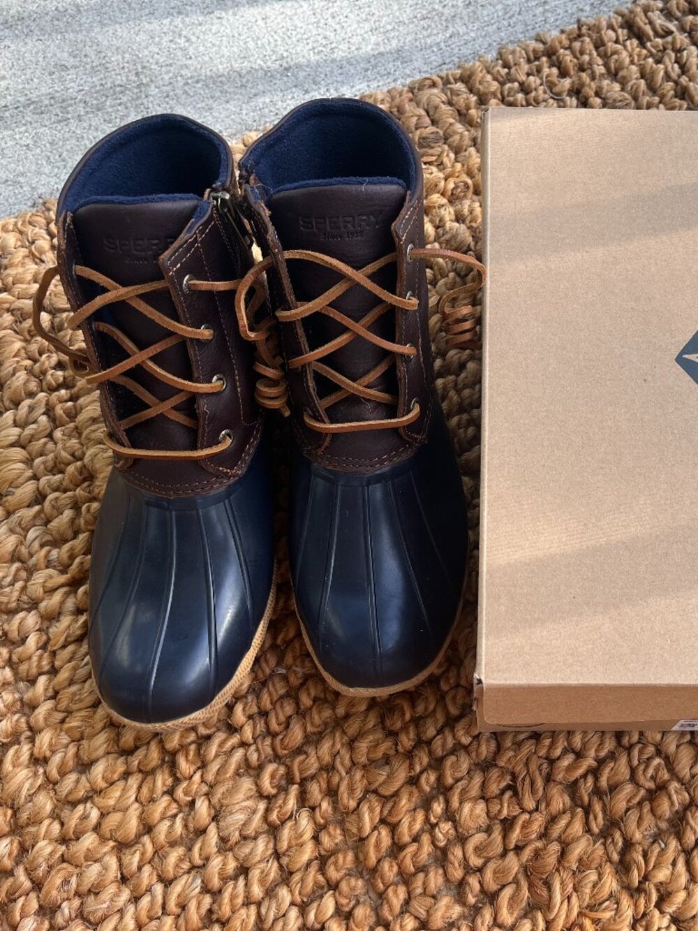 Saltwater Tan and Navy Sperry Duck Rain Boots 8.5